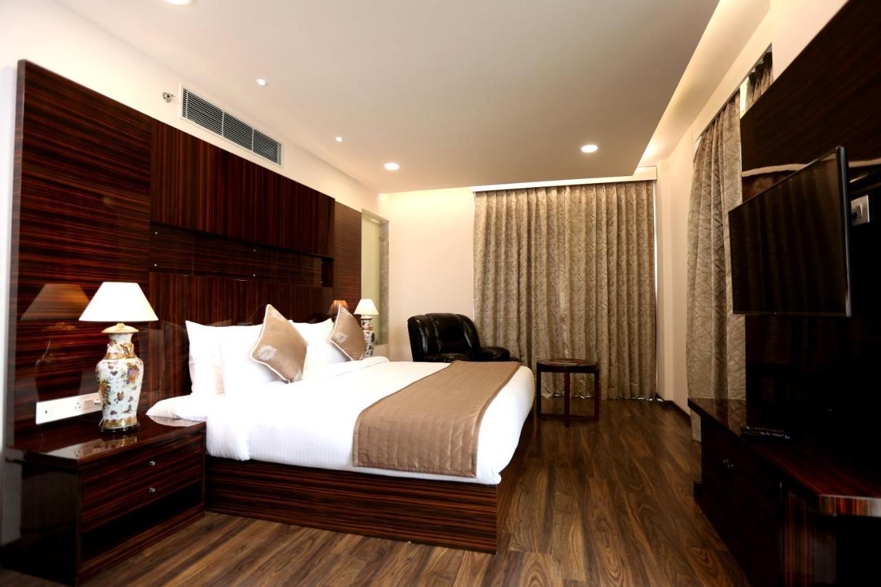 Hotel La New Delhi Bagian luar foto