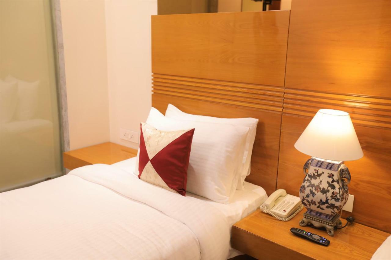 Hotel La New Delhi Bagian luar foto